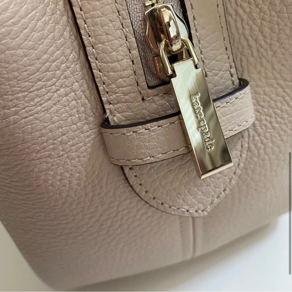 NWT Kate Spade Leila Medium Triple Compartment Shoulder Bag, Warm Sand and Beige - Picture 4 of 8